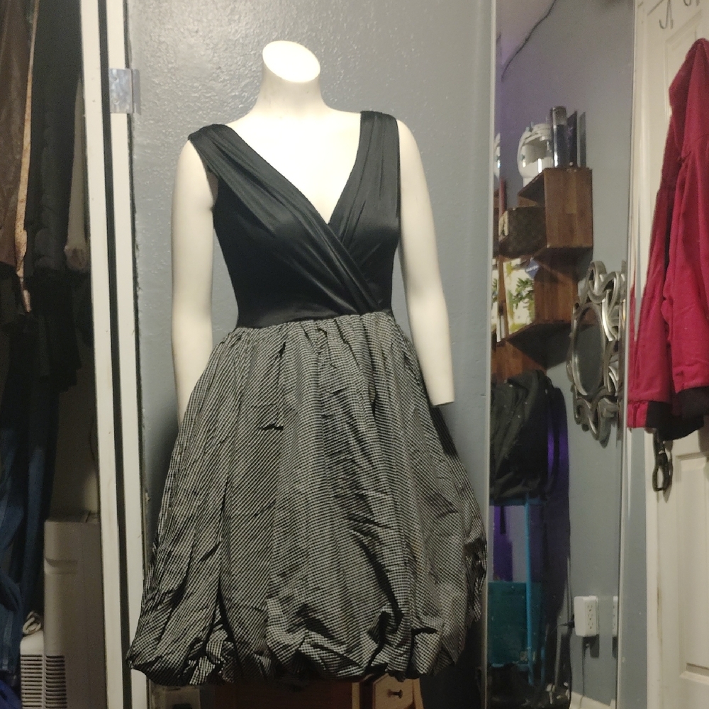Elegant Black and Gray Women's Midi Dress